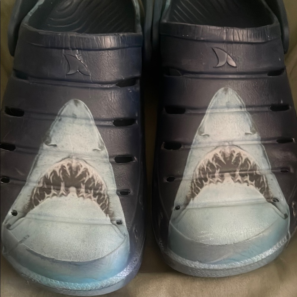 #92 Men’s Shark Week Clogs - Picture 2 of 3